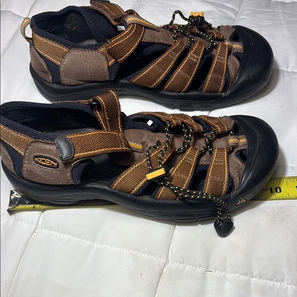 Keen Closed Toe Waterproof Brown Outdoor Adventure Sandals - Picture 9 of 11